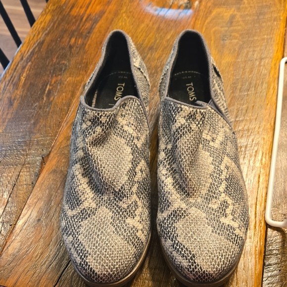 NWOB Toms Shaye Snakeskin Embossed Leather Slip On Loafer Womens Size 10 - Picture 1 of 7
